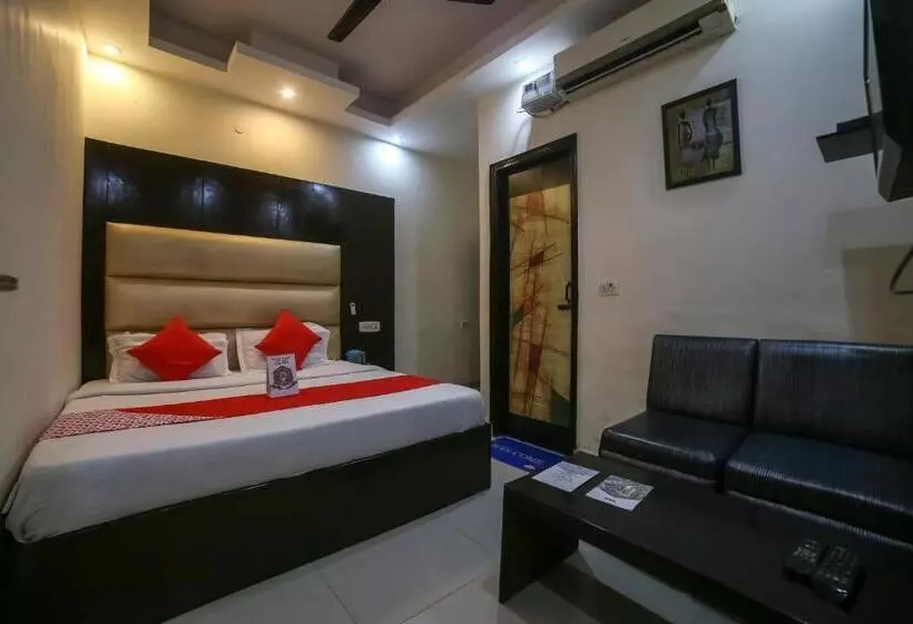 Oyo 19875 Hotel West Delhi Inn