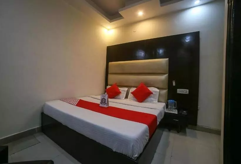 Oyo 19875 Hotel West Delhi Inn