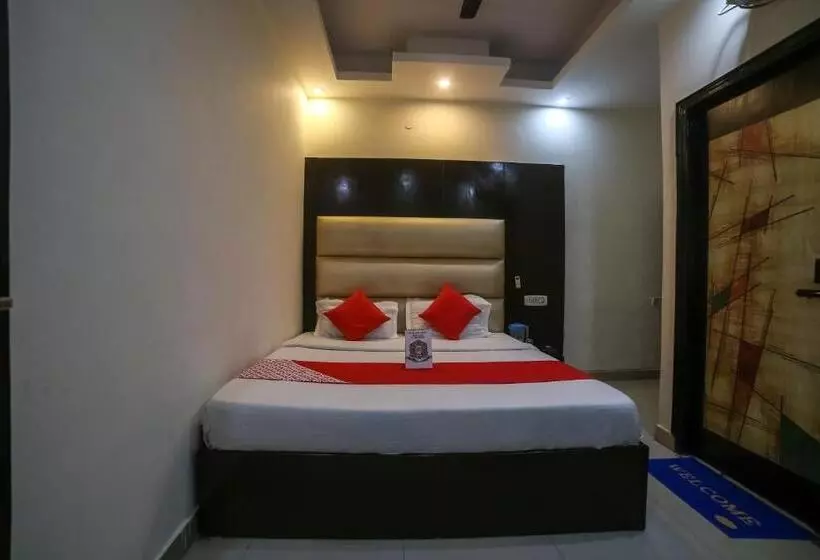 Oyo 19875 Hotel West Delhi Inn
