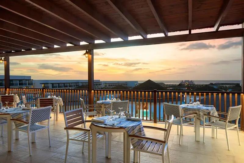 هتل Meliá Laguna Beach