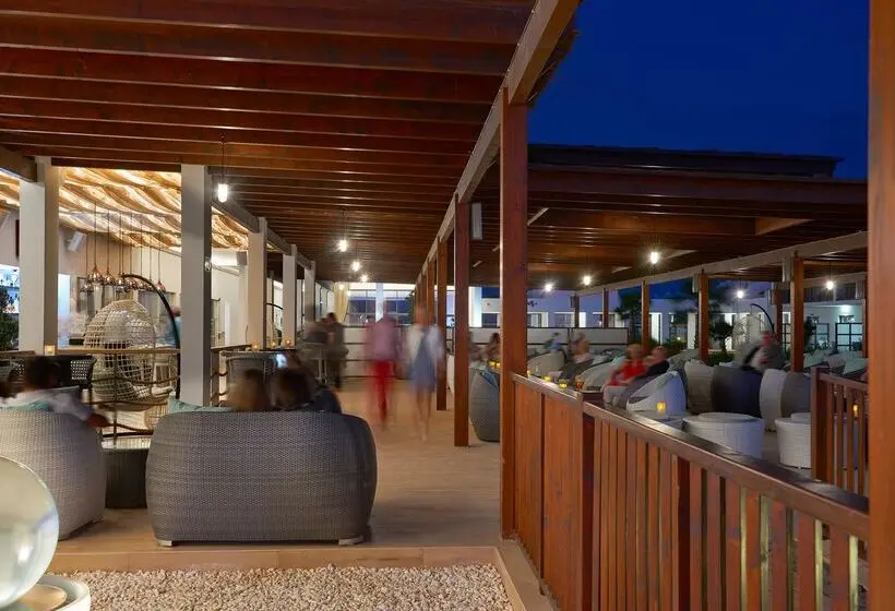 هتل Meliá Laguna Beach