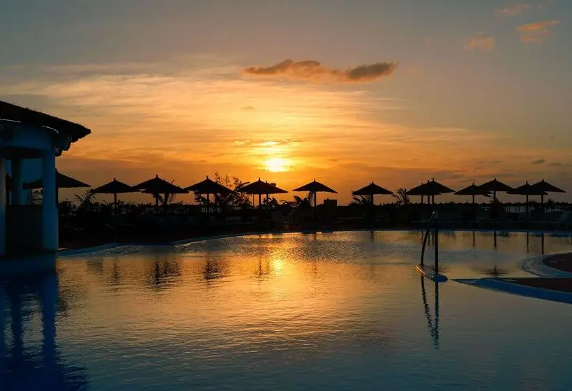 هتل Meliá Laguna Beach