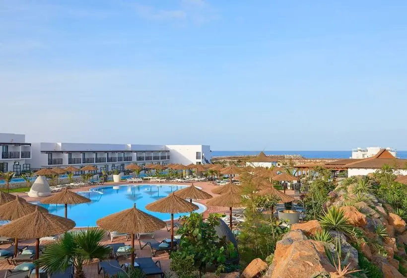 هتل Meliá Laguna Beach