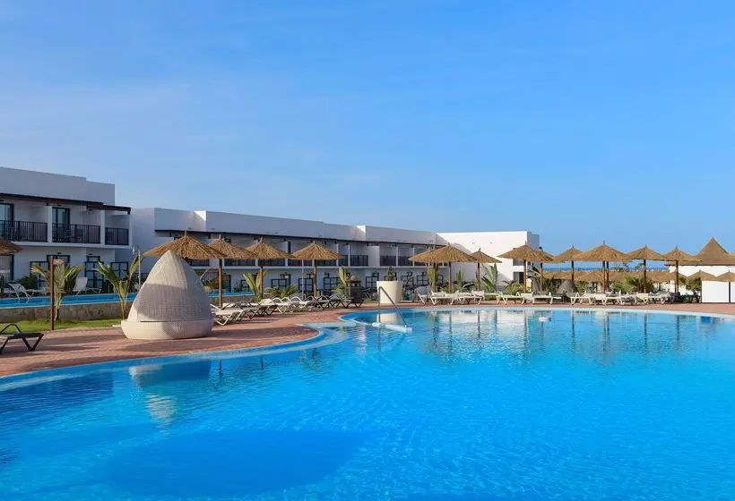 هتل Meliá Laguna Beach