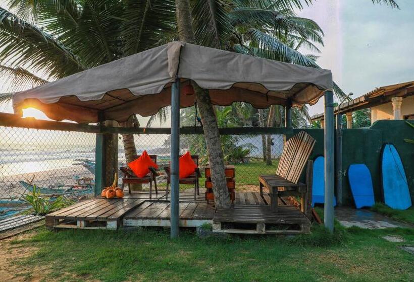 مبيت وإفطار Ayomal Beach Paradise