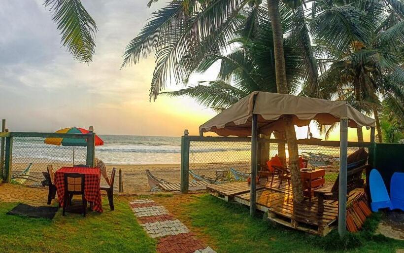 مبيت وإفطار Ayomal Beach Paradise