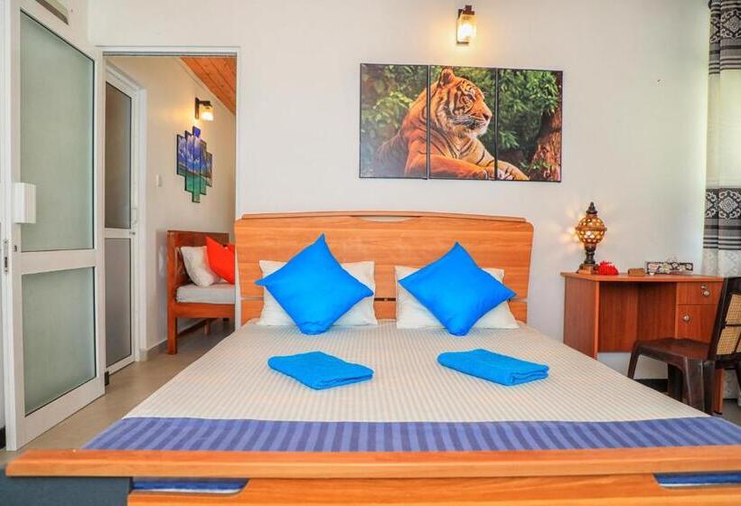 مبيت وإفطار Ayomal Beach Paradise