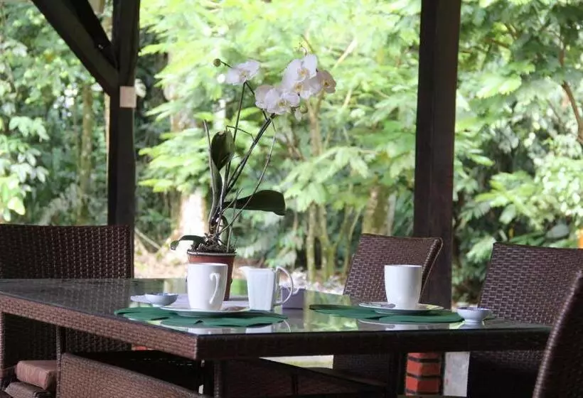 تختخواب و صبحانه Horquetas River Lodge