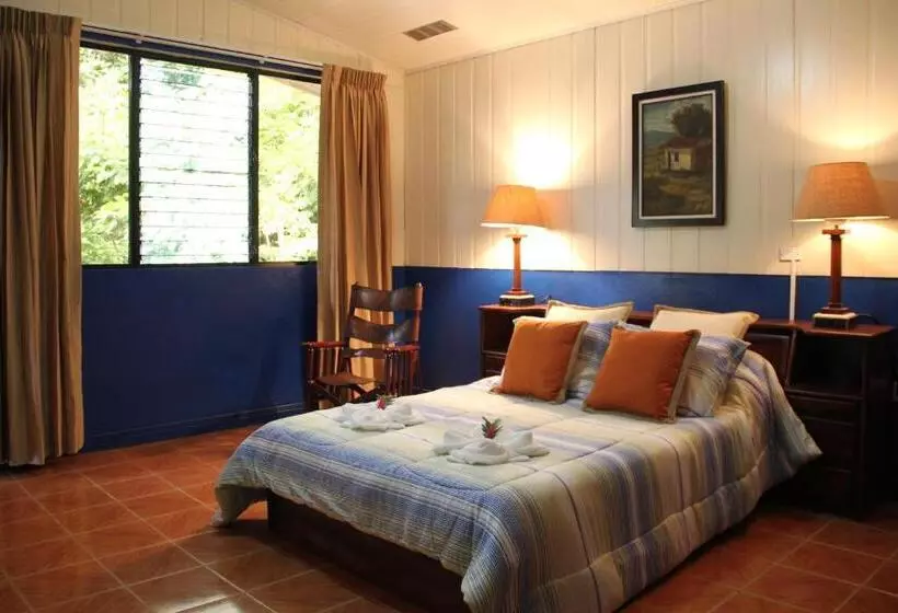 تختخواب و صبحانه Horquetas River Lodge