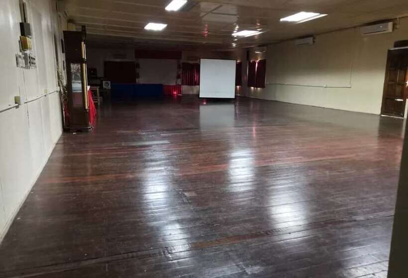 Balung River Eco Resort   Hostel