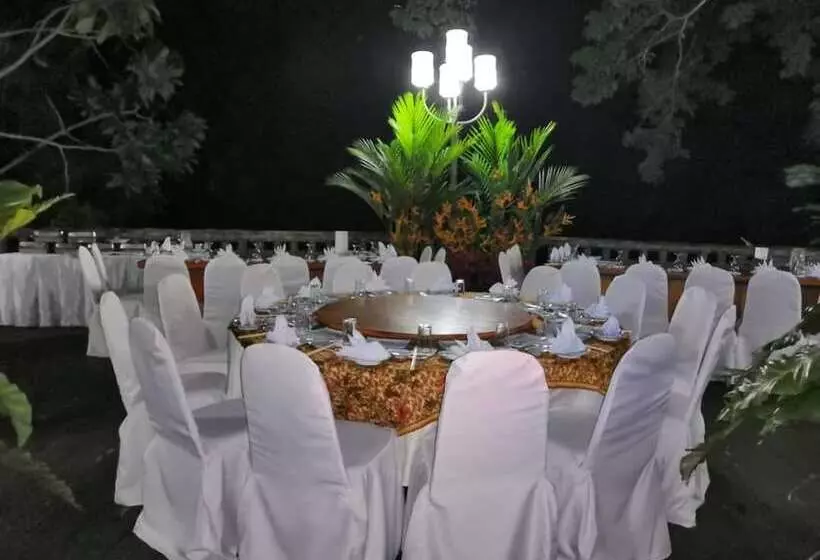 Balung River Eco Resort   Hostel