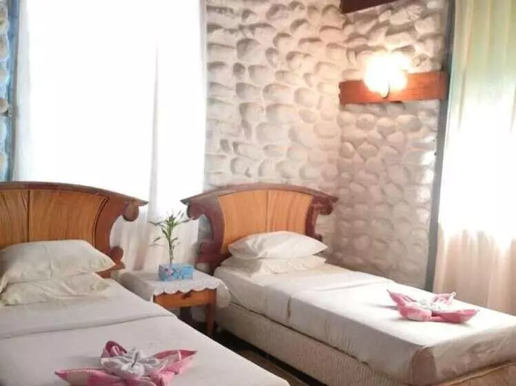 Balung River Eco Resort   Hostel