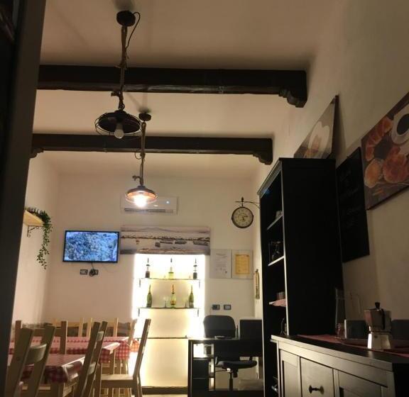 تختخواب و صبحانه Na Tazzulel E Cafe