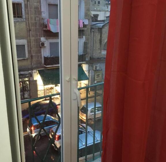 تختخواب و صبحانه Na Tazzulel E Cafe