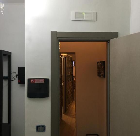 تختخواب و صبحانه Na Tazzulel E Cafe