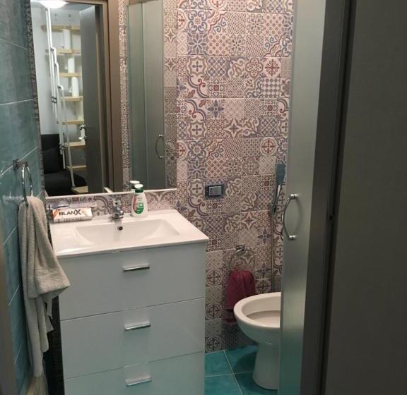 تختخواب و صبحانه Na Tazzulel E Cafe