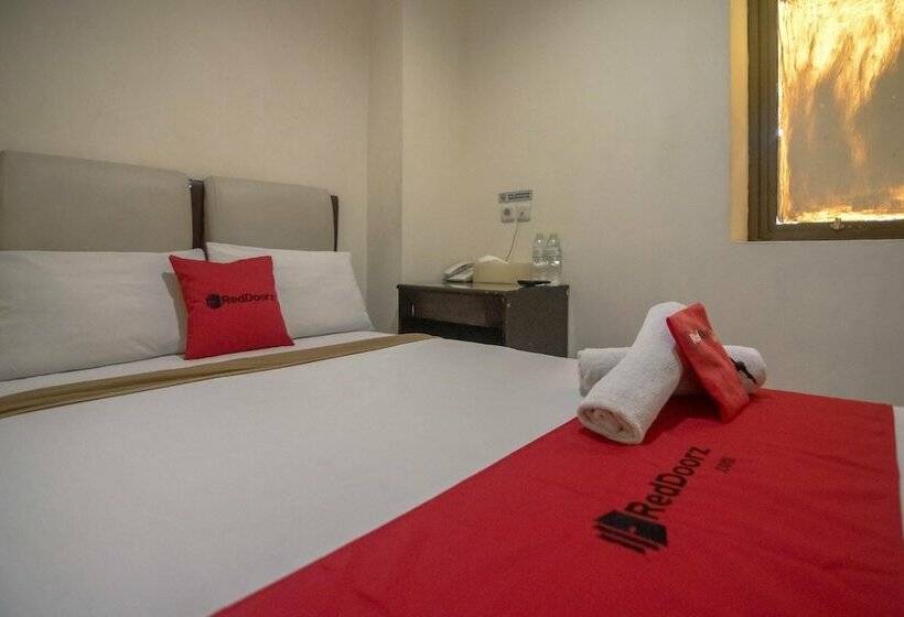 فندق Reddoorz Near Rs Husada