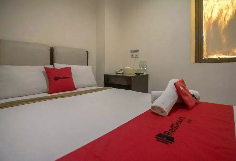 Hotelli Reddoorz Near Rs Husada