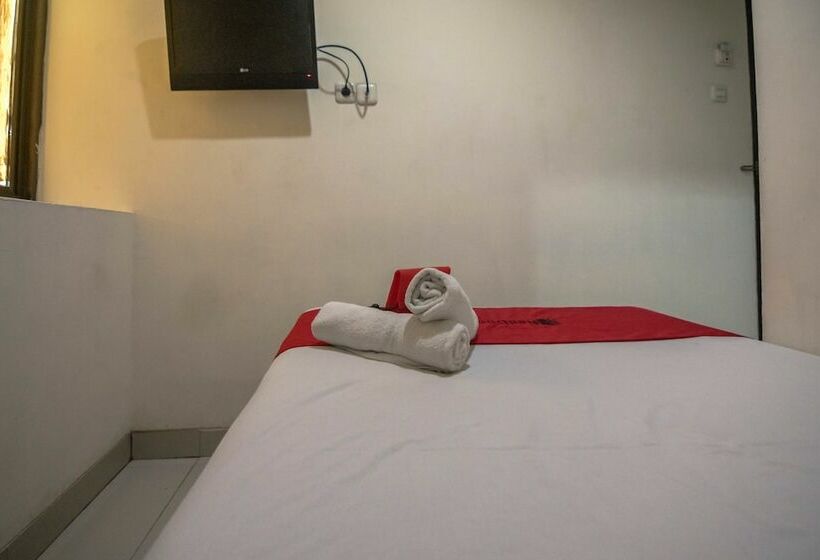 فندق Reddoorz Near Rs Husada