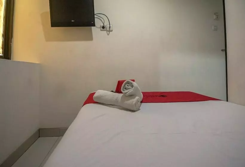 Hotelli Reddoorz Near Rs Husada