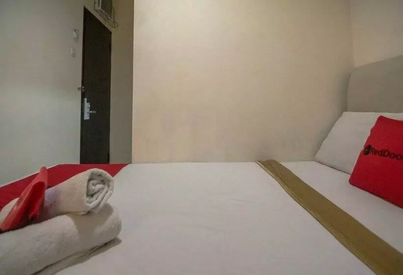 Hotelli Reddoorz Near Rs Husada
