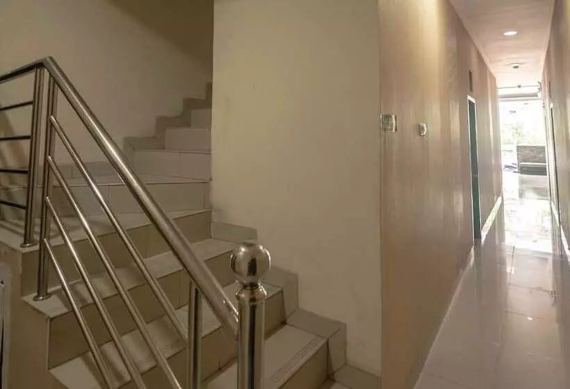 Hotelli Reddoorz Near Rs Husada