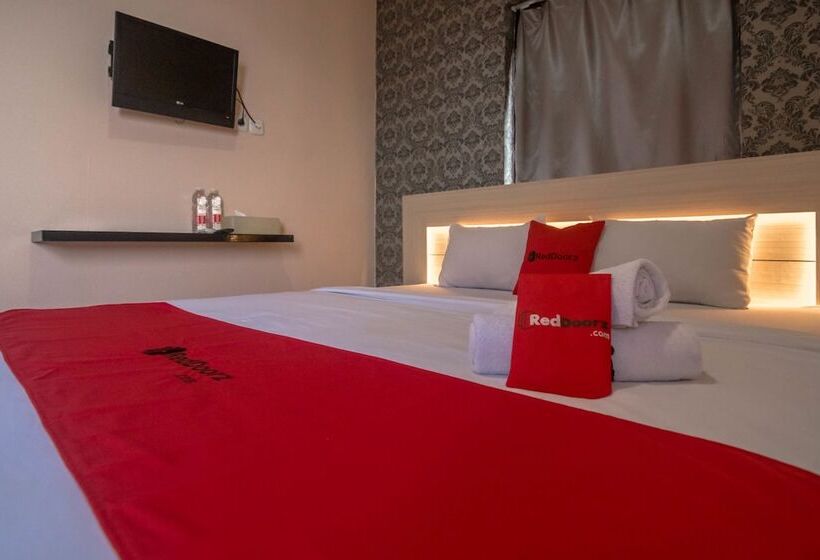 فندق Reddoorz Near Rs Husada