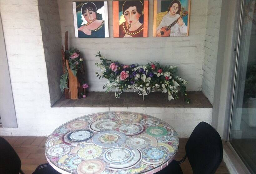 ペンション House And Heart Guest House