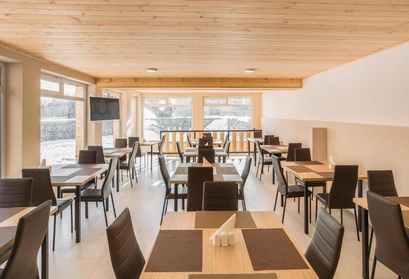 هتل Royal Bakuriani