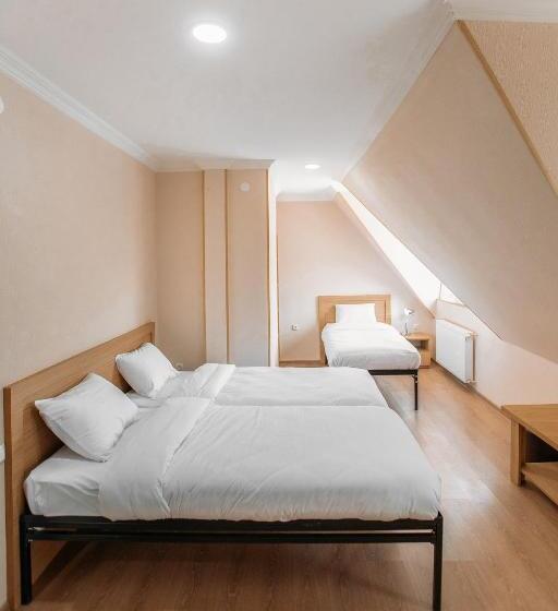 هتل Royal Bakuriani