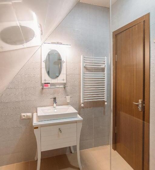 هتل Royal Bakuriani