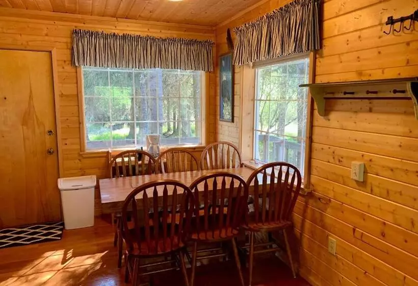 Retkeilymaja Clam Gulch Lodge