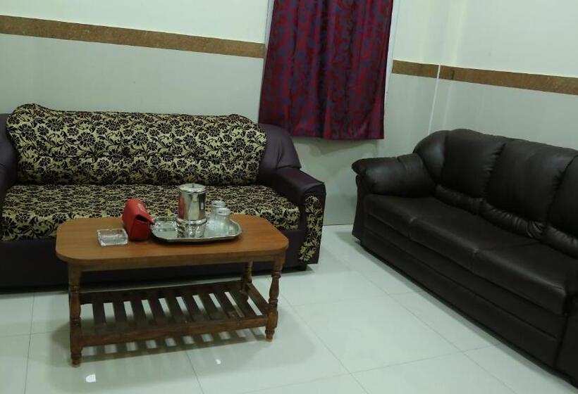 בית מלון כפרי Kumaran Millenium Residency