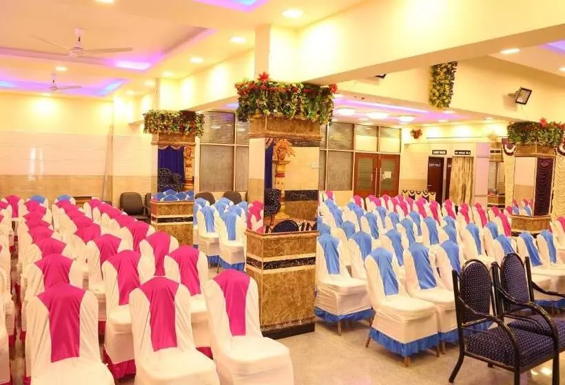 Hotelli Kumaran Millenium Residency