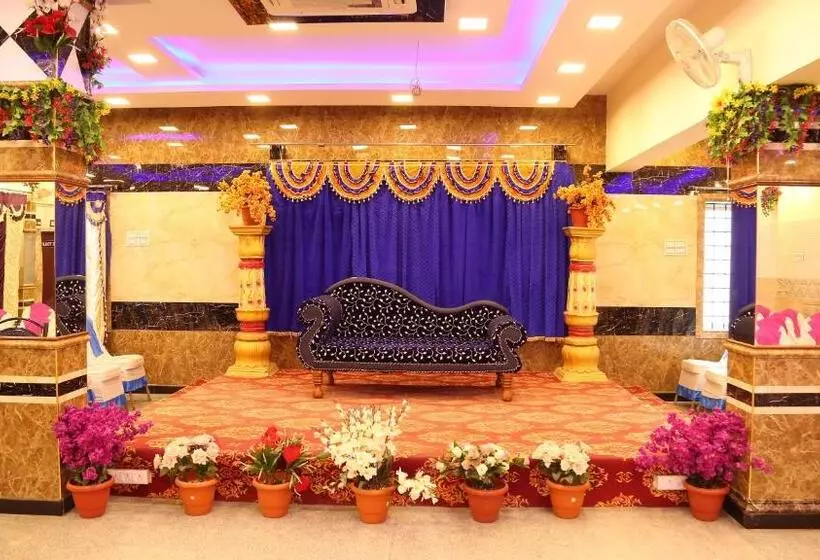 Hotelli Kumaran Millenium Residency