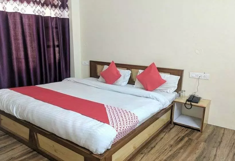 ホテル Oyo 24660 Mahasu Villa