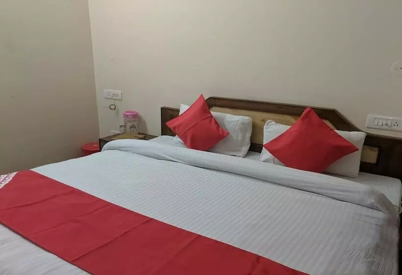 ホテル Oyo 24660 Mahasu Villa