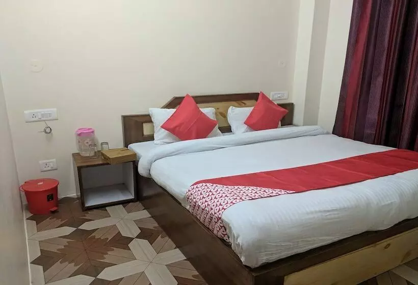 ホテル Oyo 24660 Mahasu Villa