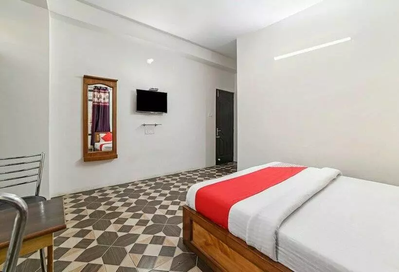 ホテル Oyo 24660 Mahasu Villa