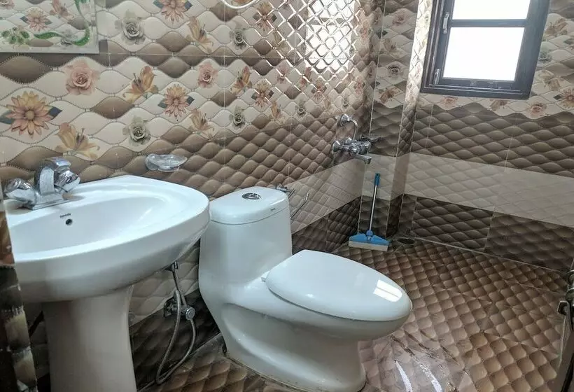 ホテル Oyo 24660 Mahasu Villa
