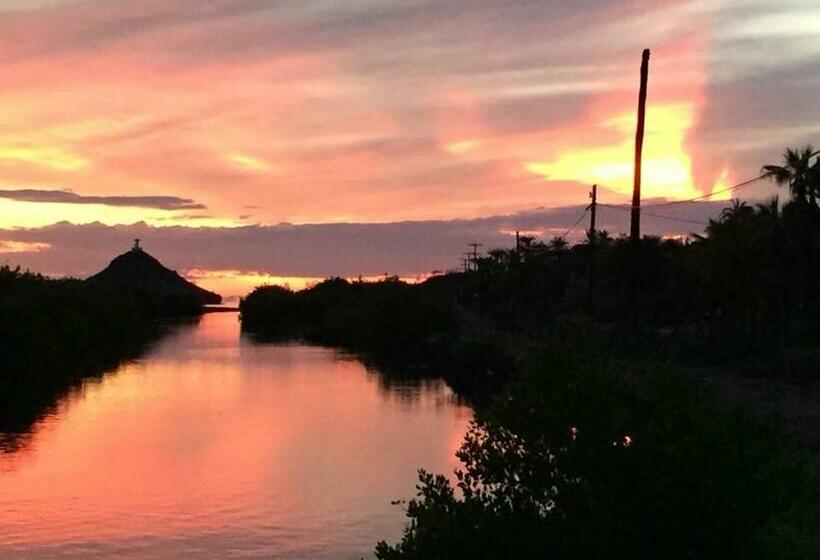 ホテル Cuesta Real