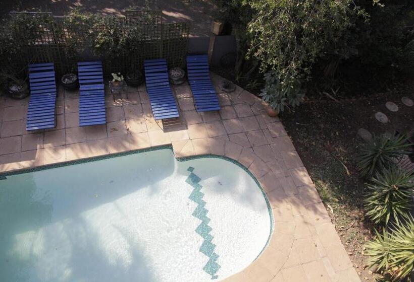 پانسیون Blue Grass Nest