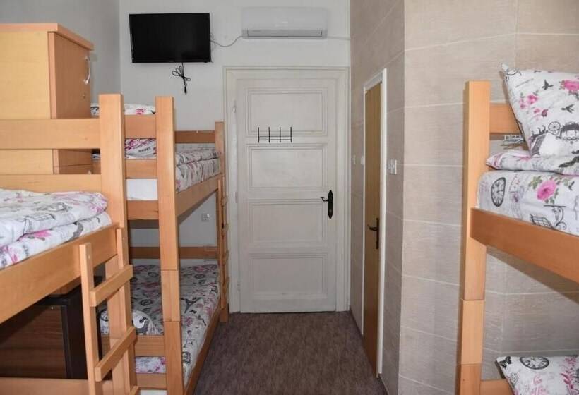 هاستل Exit Labirint Centar