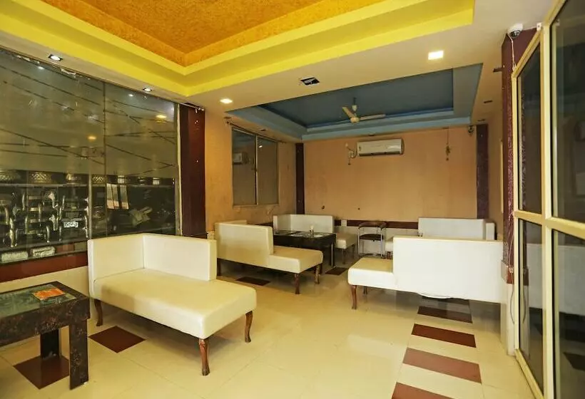 Oyo 24097 Hotel Gangotri