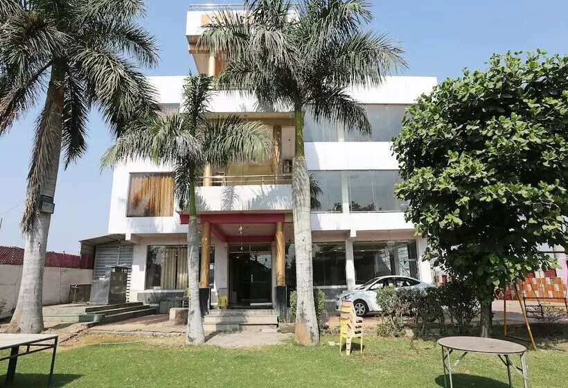 Oyo 24097 Hotel Gangotri