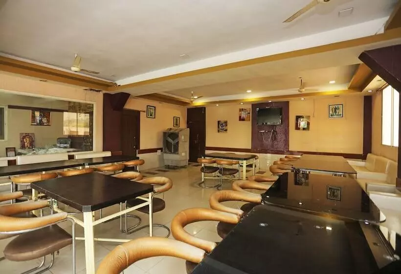 Oyo 24097 Hotel Gangotri
