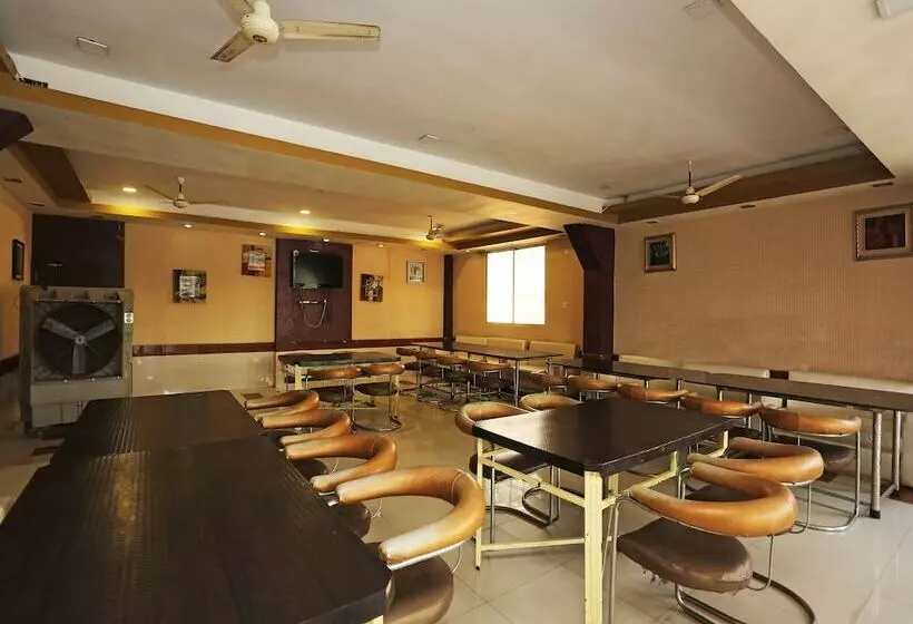 Oyo 24097 Hotel Gangotri