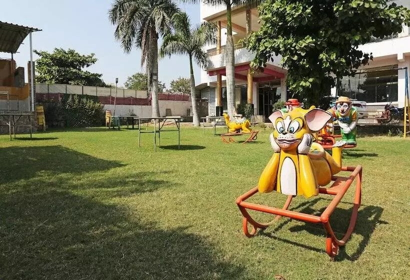 Oyo 24097 Hotel Gangotri