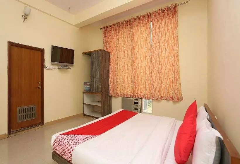 Oyo 24097 Hotel Gangotri