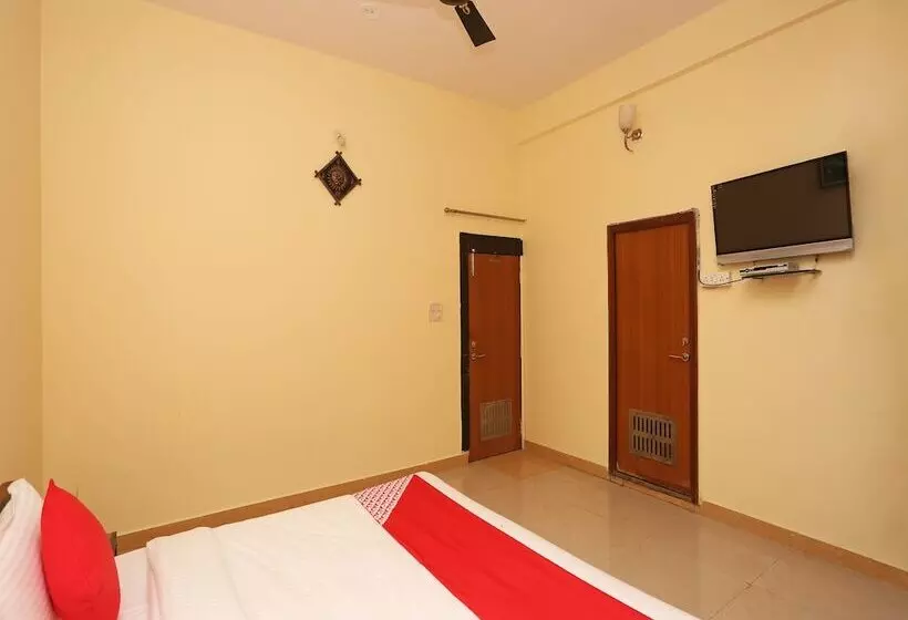 Oyo 24097 Hotel Gangotri